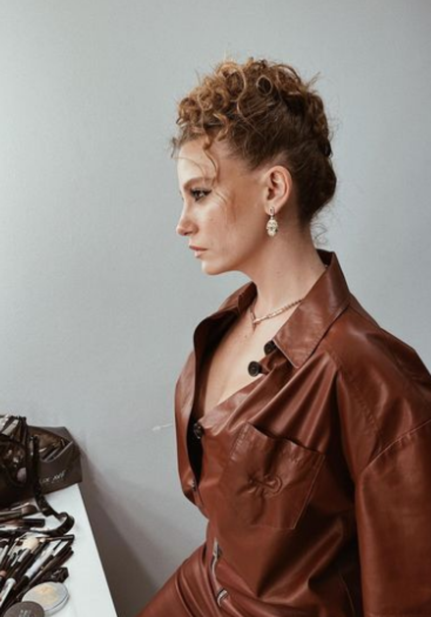 Serenay Sarıkaya kulisten paylaştı, beğeni yağdı!