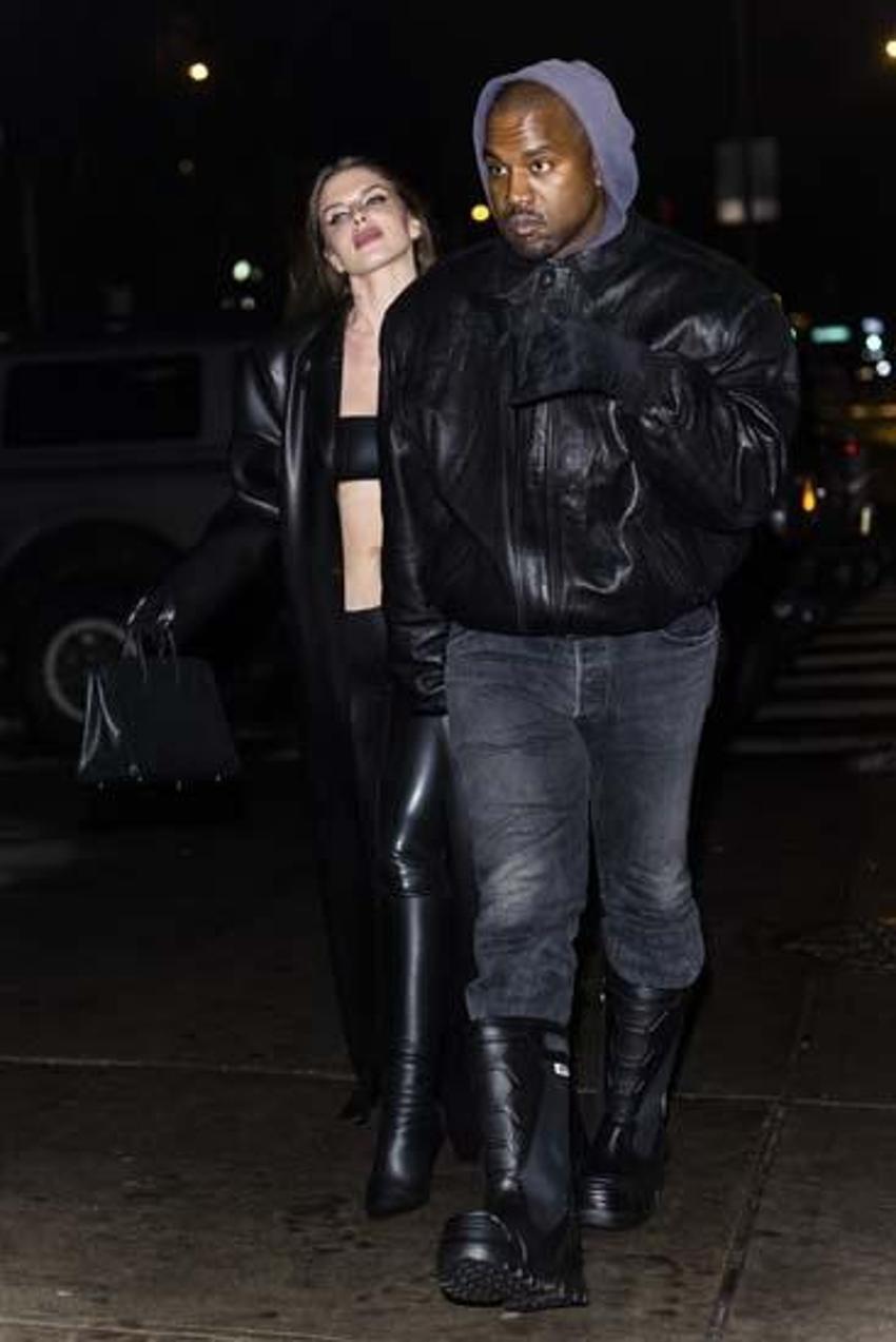Kanye West'ten ayrılan Julia Fox podyumda tüm dikkatleri üzerinde topladı!