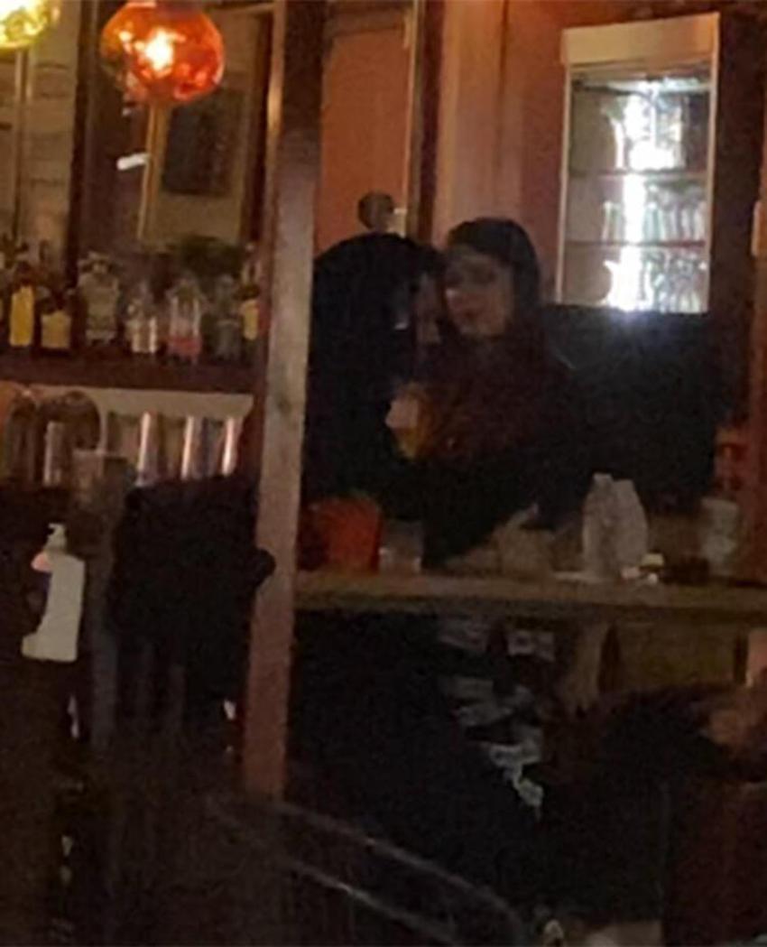 Defne Samyeli kızıyla gezmede! Hakan Sabancı sorusuna ise...