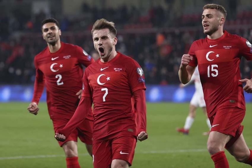 Galatasaray'ın yıldız oyuncusu Kerem Aktürkoğlu'ndan flaş sözler: Süper Lig ekipleriyle görüştüm!