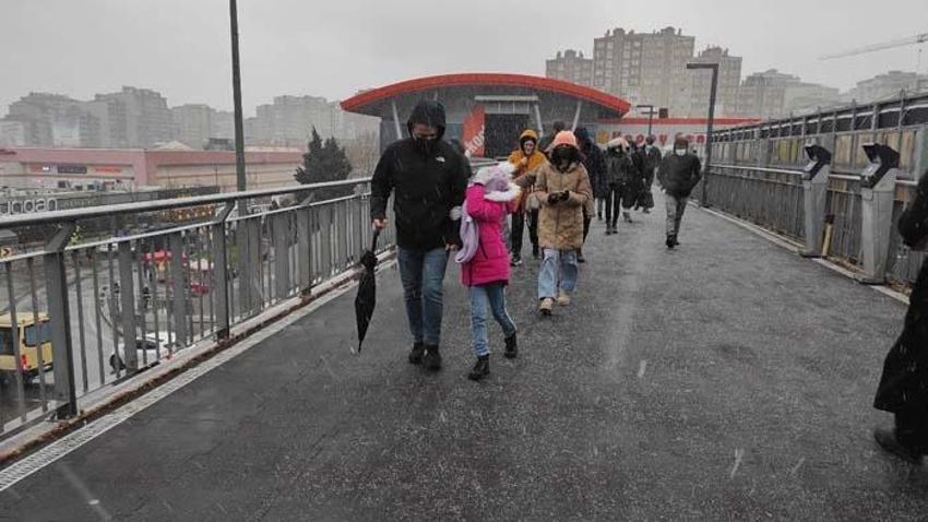 Çok kuvvetli kar yağışı başlıyor! Meteoroloji'den 54 il için son dakika açıklaması! Saat verildi, İstanbul ve onlarca kentte...