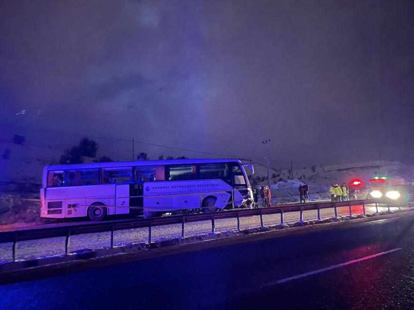 Yolcu otobüsü şarampole devrildi! Ölü ve yaralılar var!