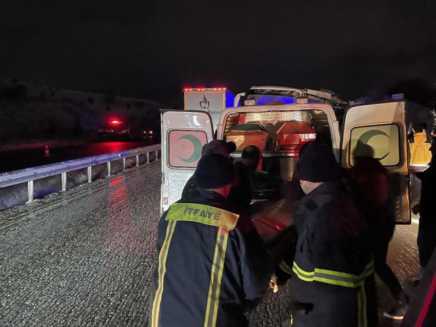 Yolcu otobüsü şarampole devrildi! Ölü ve yaralılar var!