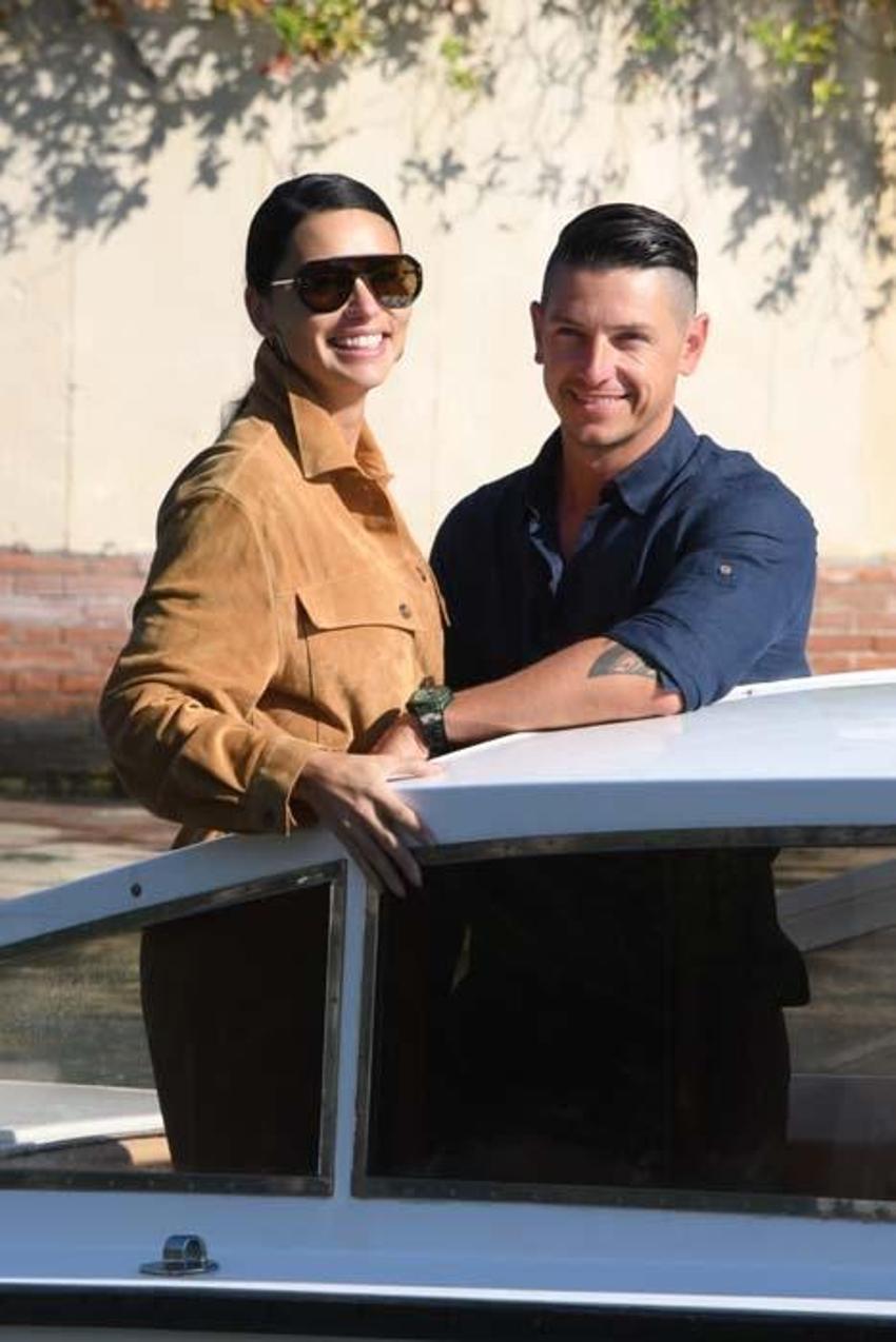 Adriana Lima hamile! Sosyal medyadan böyle duyurdu