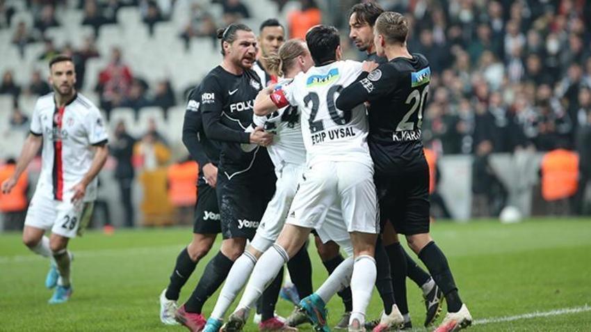 Beşiktaş-Altay maçına damga vurdu! Saha bir anda karıştı, böylesi ilk kez oluyor! Ne yaptın sen Domagoj Vida...