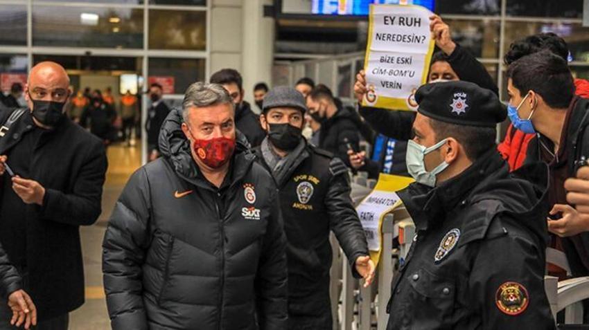 Galatasaray'da 4 kadro dışı birden! Kafile Göztepe'de Arda Turan Fatih Terim'le yemekte...