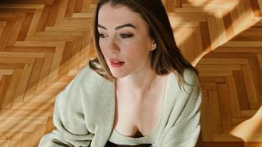 Burcu Özberk'ten gece yarısı pozu! "Sadece dışarı izlemek istemiştim"