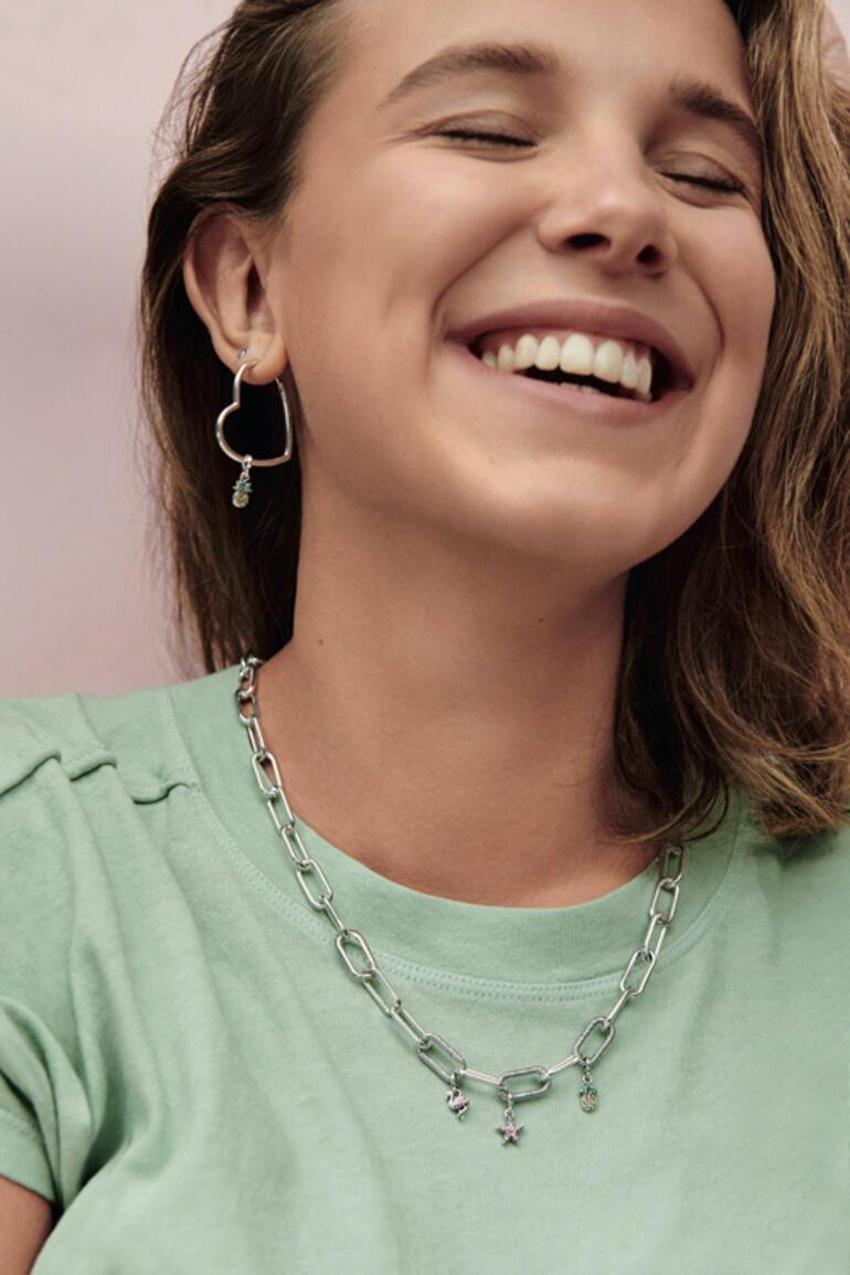 TV ve sinema dünyasının paylaşılamayan çocuk oyuncusu Millie Bobby Brown artık 18 yaşında! Paraya 'para' demiyor...