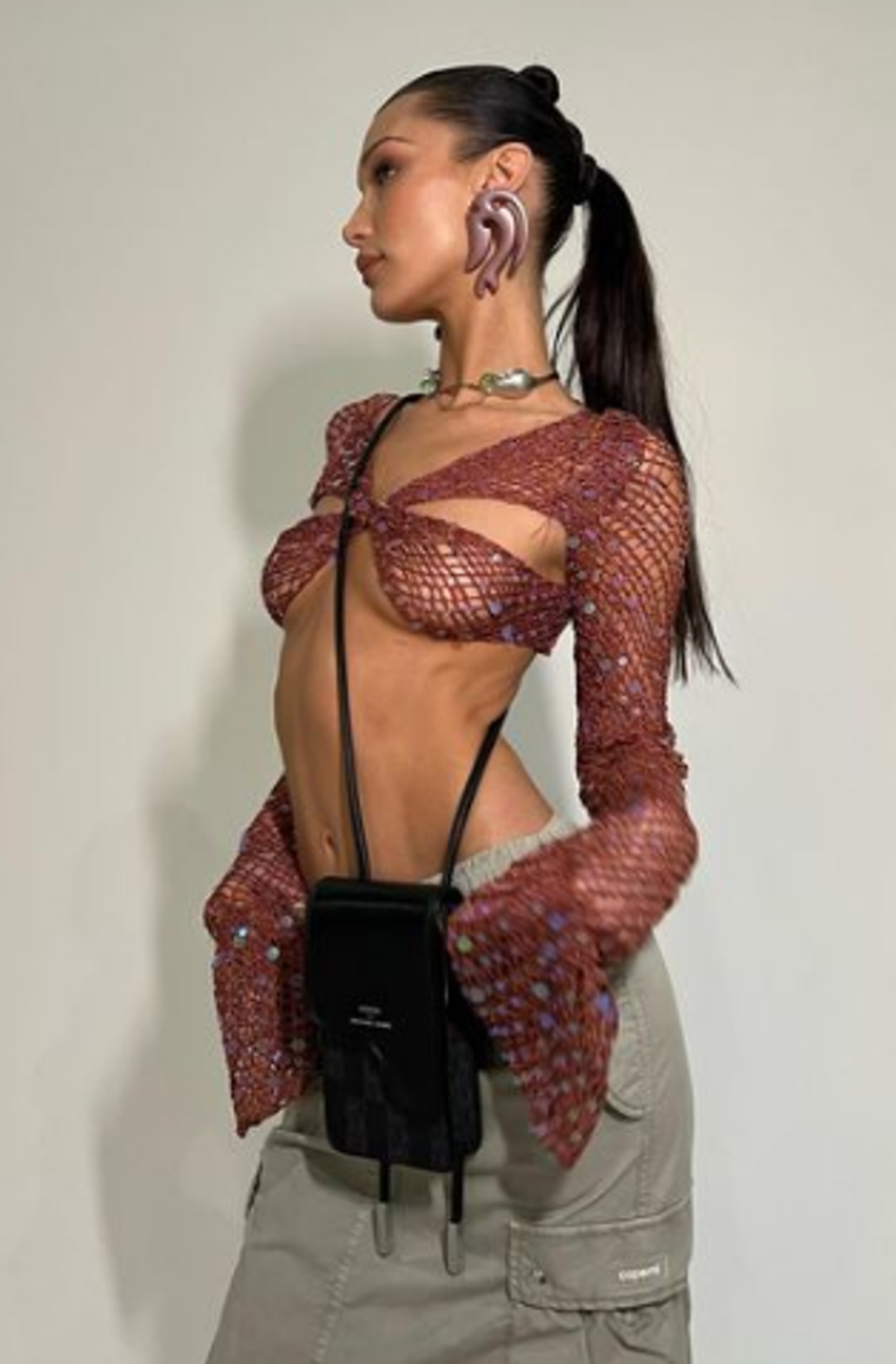Bella Hadid podyum öncesi paylaştı! Dikkat çeken tasarım...