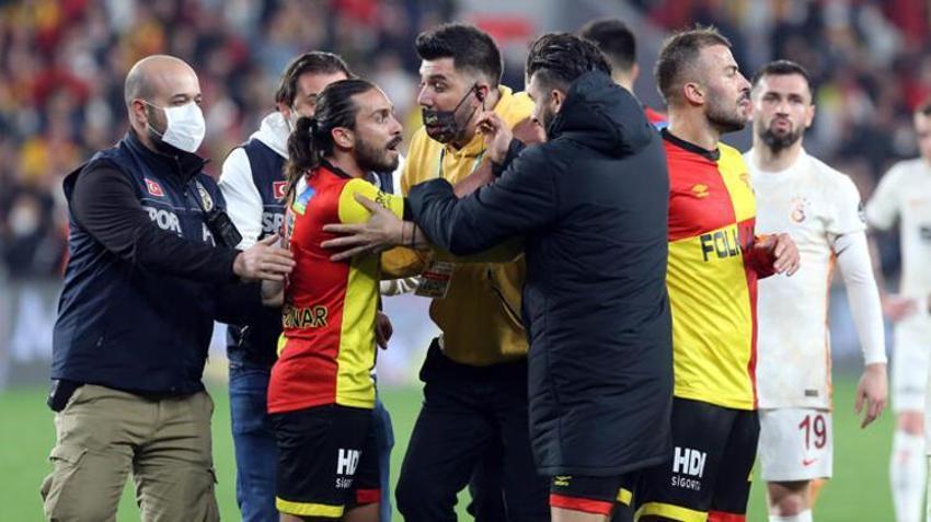 Maç bitti isyan dinmedi! Galatasaray'ın yıldızına çok sert sözler 'Utanmaz terbiyesiz...'