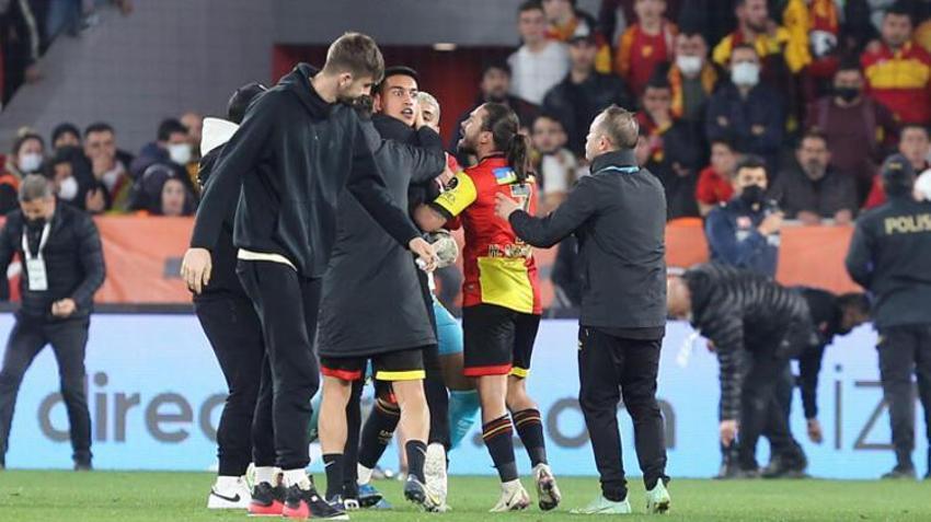 Maç bitti isyan dinmedi! Galatasaray'ın yıldızına çok sert sözler 'Utanmaz terbiyesiz...'