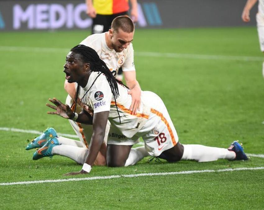 Galatasaray'da Burak Elmas, menajerlere ödenen rakamları ve maaşları açıkladı!