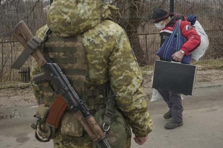 Ukrayna - Rusya krizinde son dakika gelişmesi! Artık an meselesi, bayraklar indirildi! Resmen harekete geçildi, savaş...