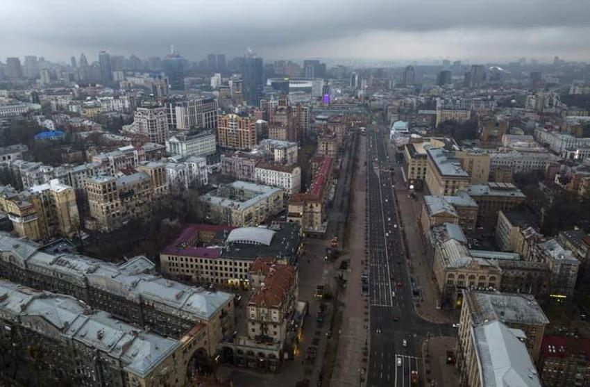 Ukrayna’da başkent Kiev’de sirenler çalıyor, halk kenti terk ediyor!
