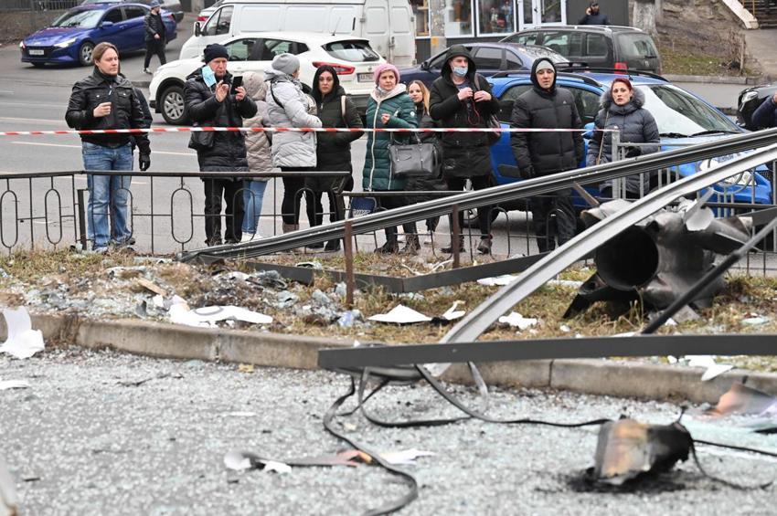 Ukrayna’da başkent Kiev’de sirenler çalıyor, halk kenti terk ediyor!