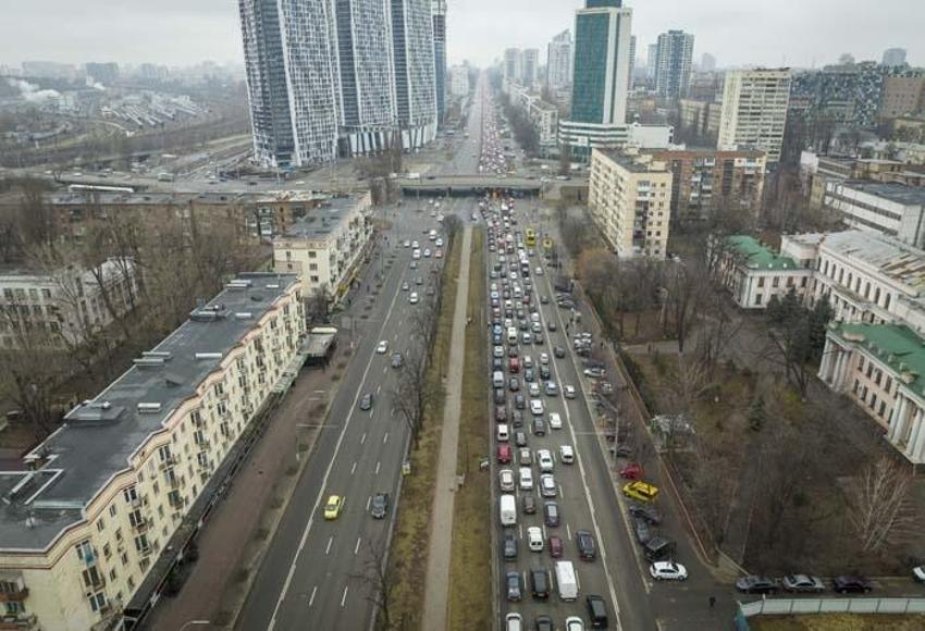 Ukrayna’da başkent Kiev’de sirenler çalıyor, halk kenti terk ediyor!