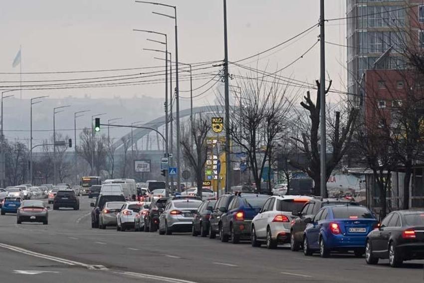 Ukrayna’da başkent Kiev’de sirenler çalıyor, halk kenti terk ediyor!
