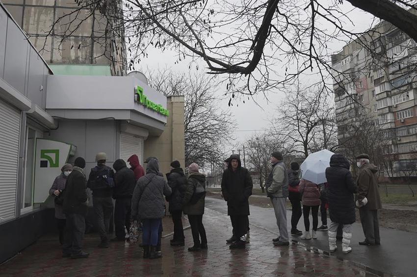 Ukrayna’da başkent Kiev’de sirenler çalıyor, halk kenti terk ediyor!