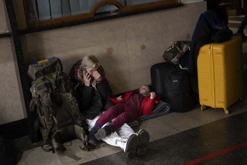 Ukrayna’da başkent Kiev’de sirenler çalıyor, halk kenti terk ediyor!