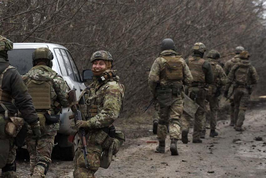 Rus helikopterleri Kiev'e girdi! 74 askeri tesis imha edildi, 114 Ukrayna askeri teslim oldu çok sayıda ölü var...