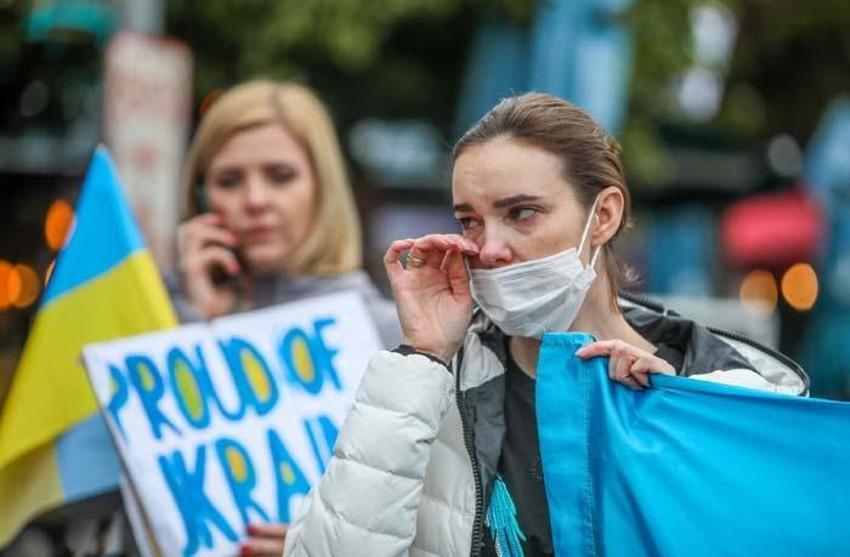 Rus pasaportlarını yakıyorlar! Dünyadan tepki yağıyor, protestolar başladı İstanbul ve Antalya'da da...