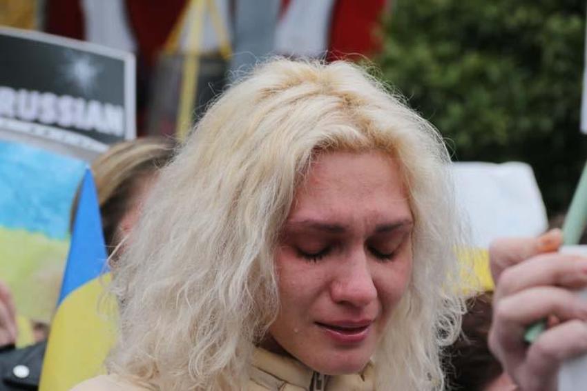 Rus pasaportlarını yakıyorlar! Dünyadan tepki yağıyor, protestolar başladı İstanbul ve Antalya'da da...