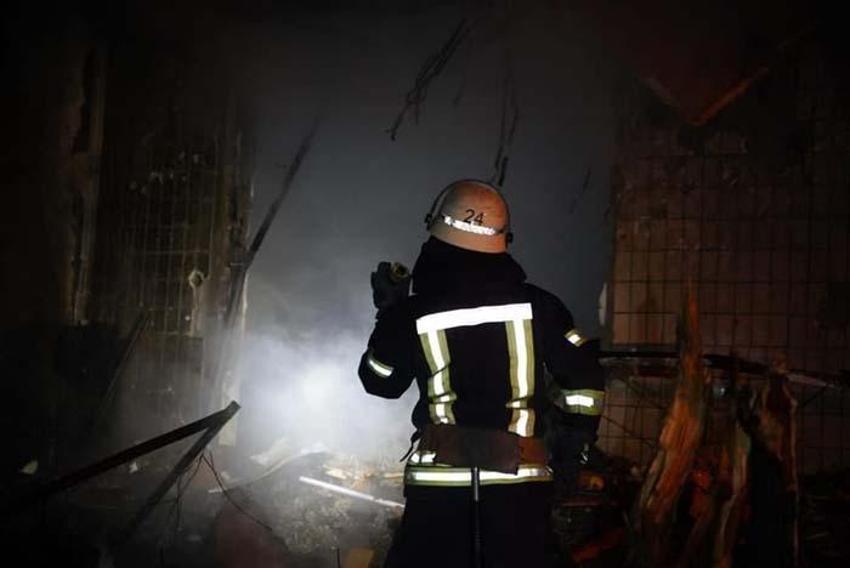 Kiev'de sirenler çalıyor! Bomba yağıyor, füzeyle apartmanı vurdular...