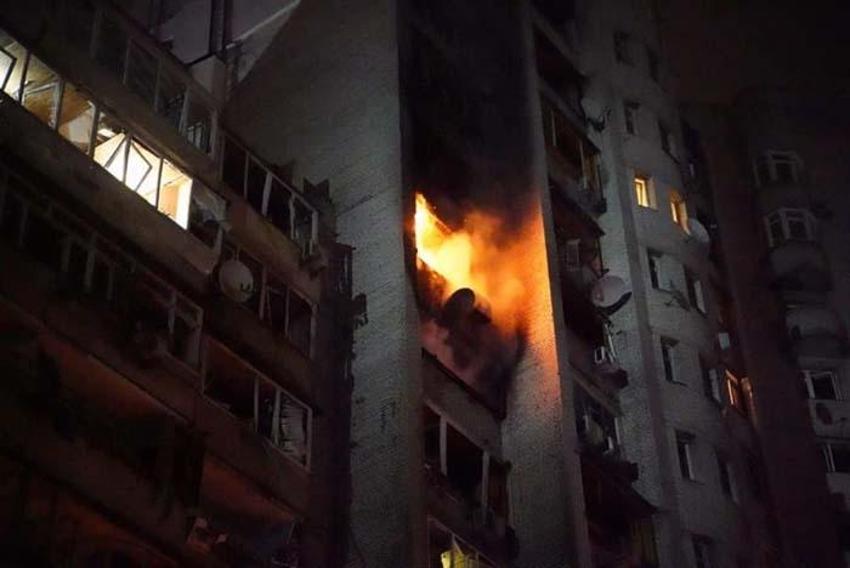 Kiev'de sirenler çalıyor! Bomba yağıyor, füzeyle apartmanı vurdular...