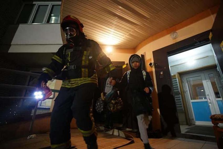 Kiev'de sirenler çalıyor! Bomba yağıyor, füzeyle apartmanı vurdular...