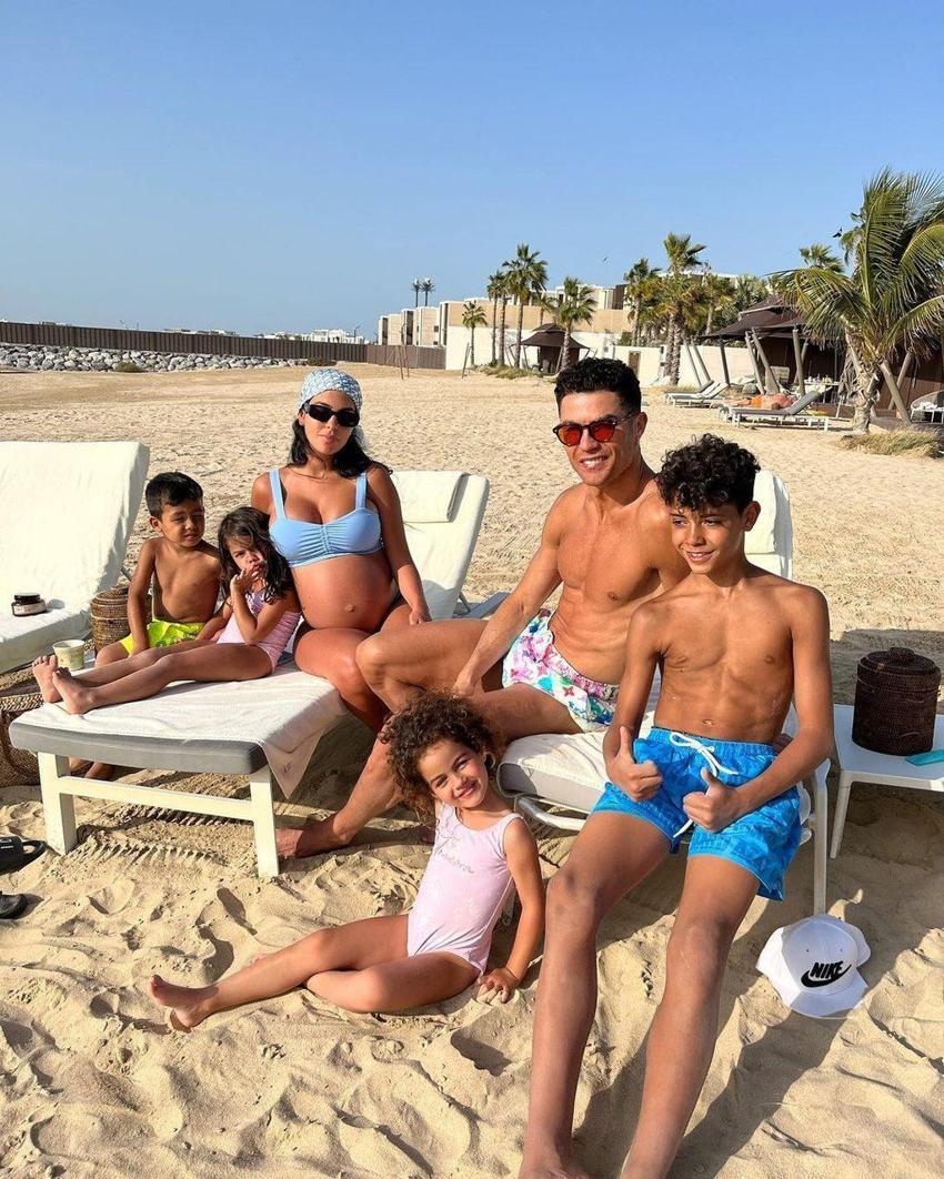 Cristiano Ronaldo'nun nişanlısı Georgina Rodríguez'den dikkat çeken pozlar! Beğeni yağdı!