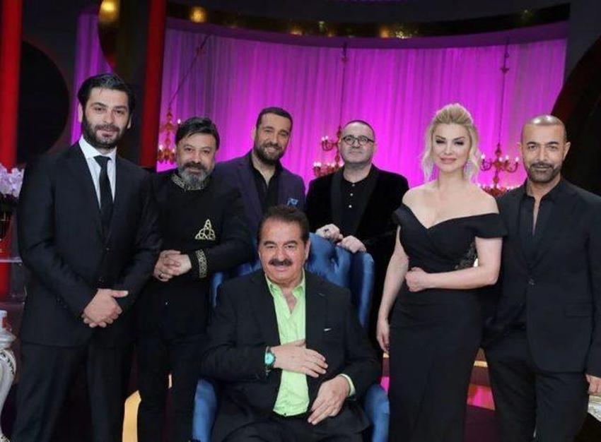 Songül Karlı dekoltesiyle İbo Show'da! 'Göğüs çatalı' yasağını dinlemedi...