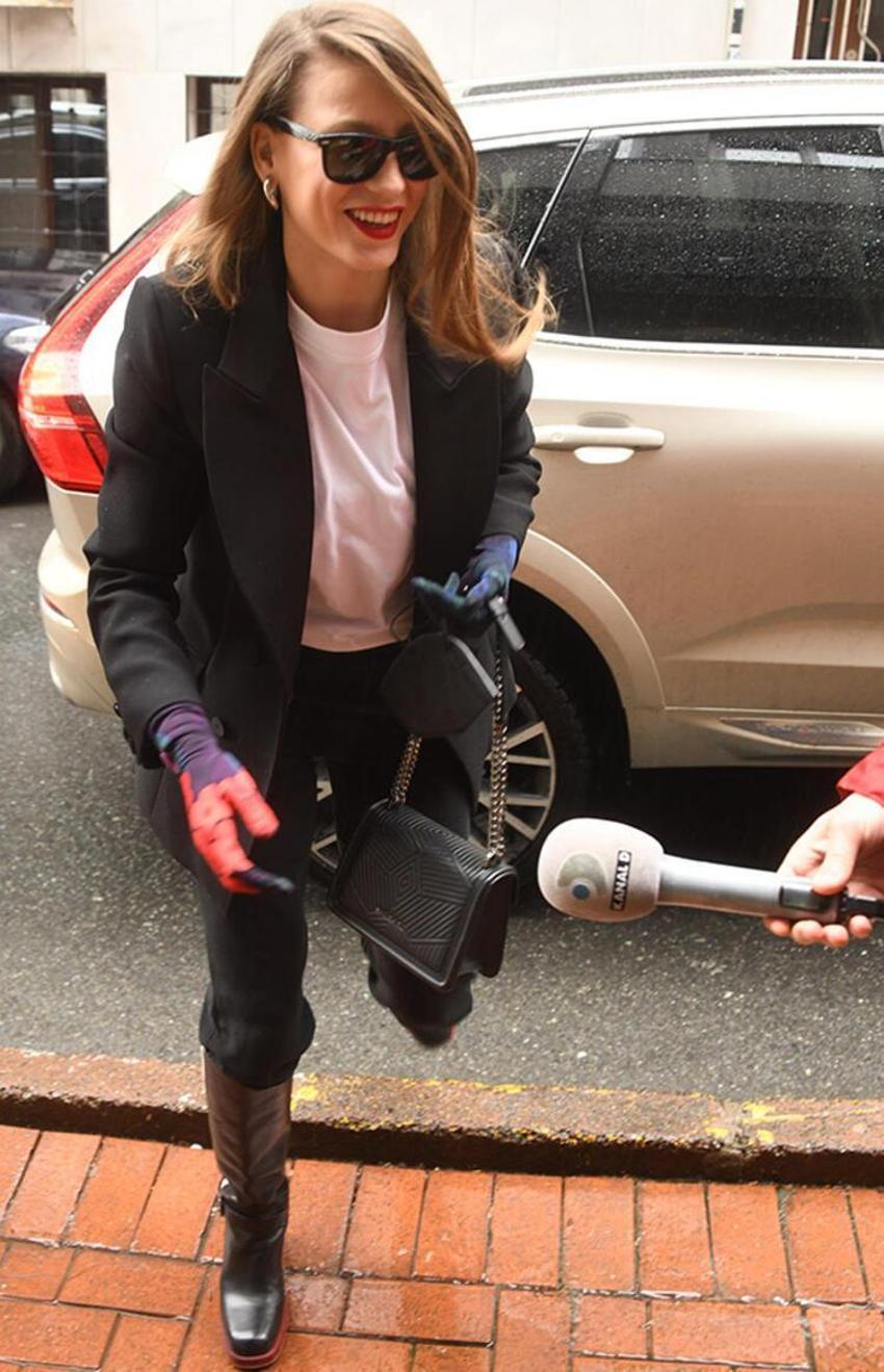 Nur Fettahoğlu ve Umut Evirgen'den samimi poz! Serenay Sarıkaya ile sarmaş dolaş görüntülenmişti...