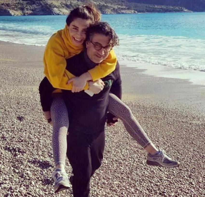 Nur Fettahoğlu ve Umut Evirgen'den samimi poz! Serenay Sarıkaya ile sarmaş dolaş görüntülenmişti...