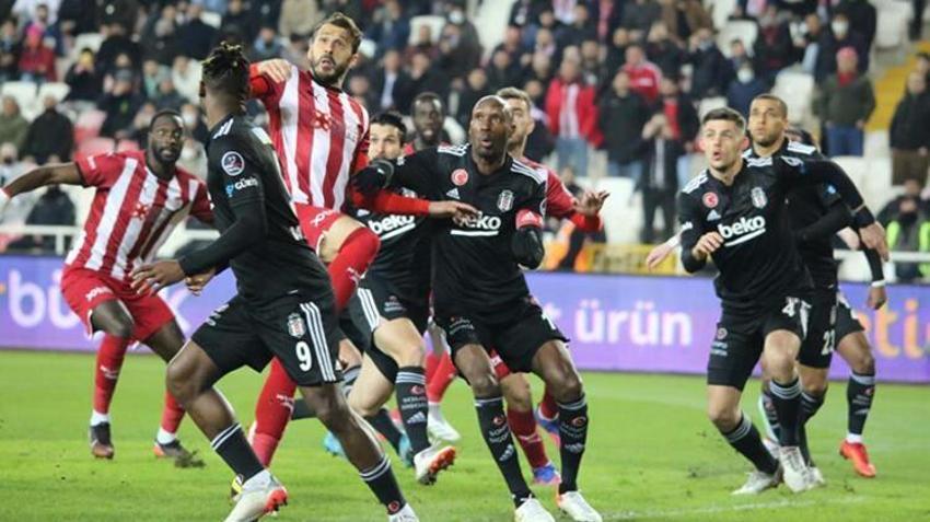 Sivasspor-Beşiktaş maçında damga vurdu! Resmen yıktı geçti, yıllar sonra ilk kez oluyor! Hakemin VAR kararı sonrası...