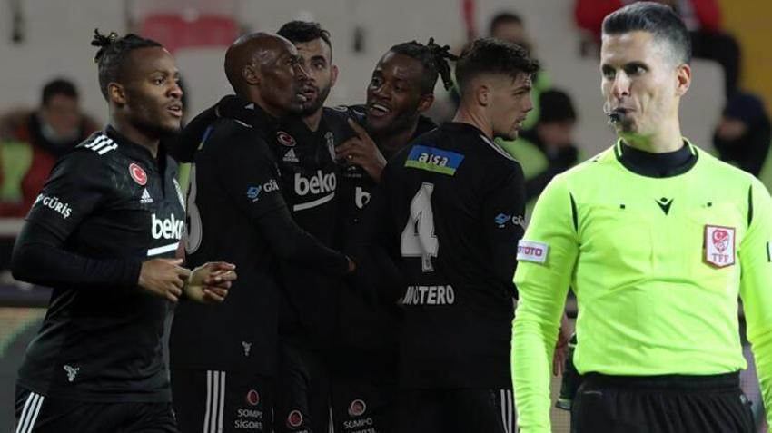 Sivasspor-Beşiktaş maçında damga vurdu! Resmen yıktı geçti, yıllar sonra ilk kez oluyor! Hakemin VAR kararı sonrası...