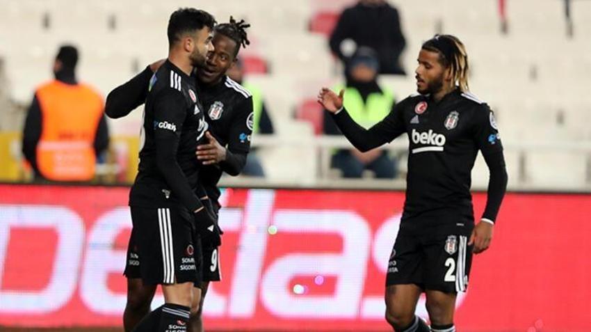 Sivasspor-Beşiktaş maçında damga vurdu! Resmen yıktı geçti, yıllar sonra ilk kez oluyor! Hakemin VAR kararı sonrası...