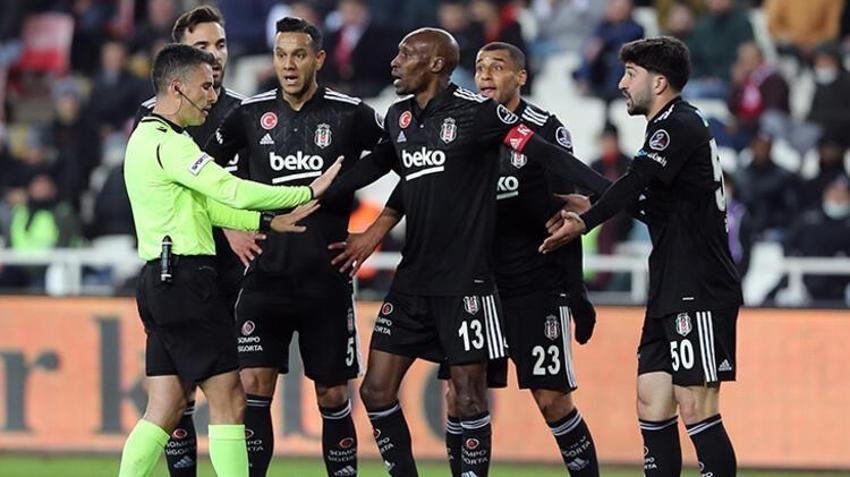 Sivasspor-Beşiktaş maçında damga vurdu! Resmen yıktı geçti, yıllar sonra ilk kez oluyor! Hakemin VAR kararı sonrası...