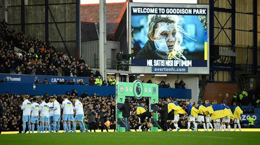 Putin'e 'yaratık' deyip vatandaşına sarılıp ağladı! İngiltere Ukrayna'nın yanında...