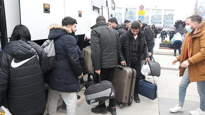 Ukrayna'dan gelen ilk kafile İstanbul'a ulaştı! 'Türkiye bize yardımcı olmasaydı...'