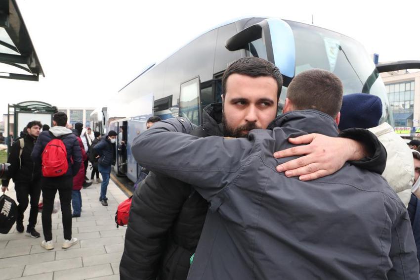 Ukrayna'dan gelen ilk kafile İstanbul'a ulaştı! 'Türkiye bize yardımcı olmasaydı...'