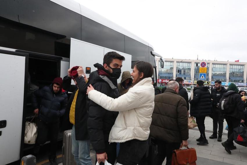 Ukrayna'dan gelen ilk kafile İstanbul'a ulaştı! 'Türkiye bize yardımcı olmasaydı...'
