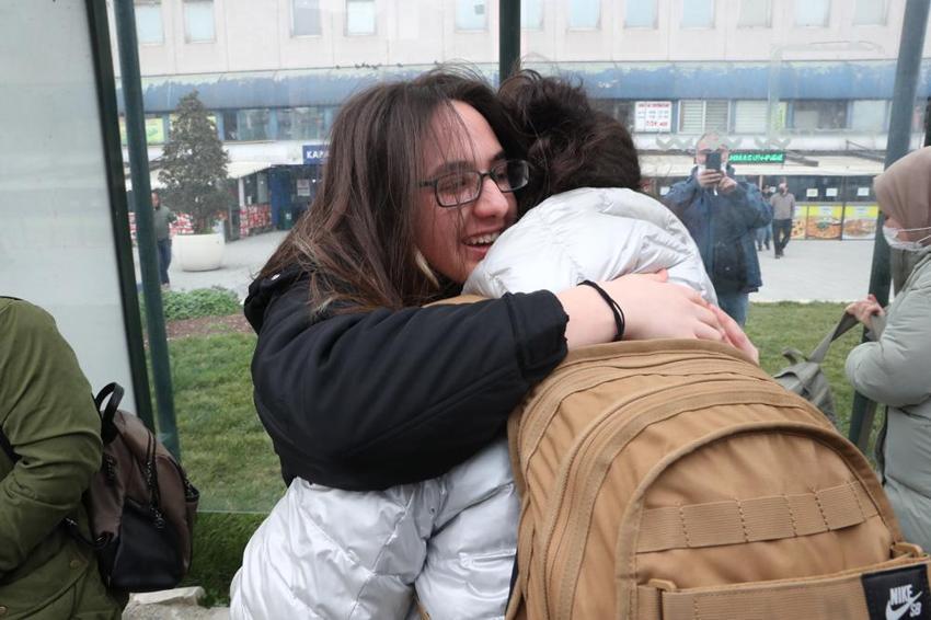Ukrayna'dan gelen ilk kafile İstanbul'a ulaştı! 'Türkiye bize yardımcı olmasaydı...'