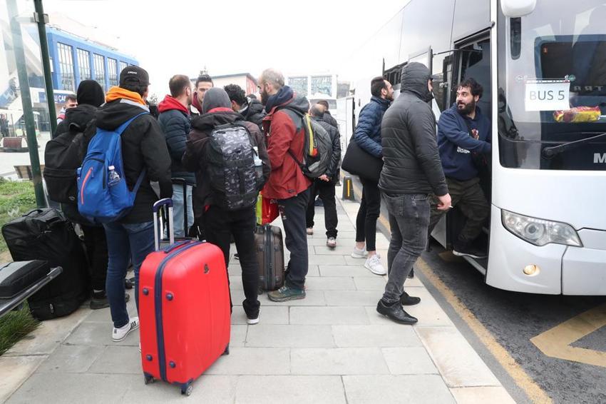 Ukrayna'dan gelen ilk kafile İstanbul'a ulaştı! 'Türkiye bize yardımcı olmasaydı...'