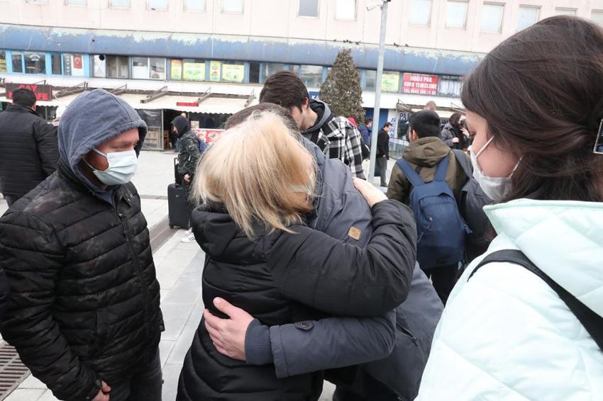 Ukrayna'dan gelen ilk kafile İstanbul'a ulaştı! 'Türkiye bize yardımcı olmasaydı...'