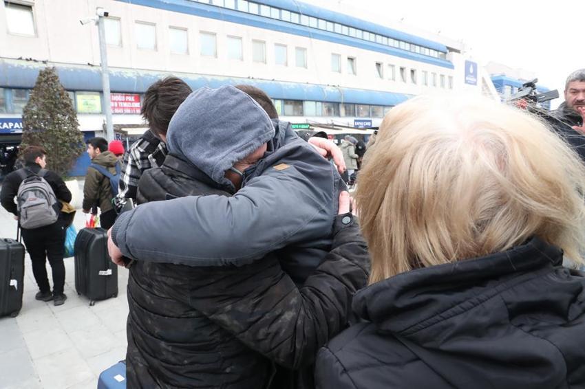 Ukrayna'dan gelen ilk kafile İstanbul'a ulaştı! 'Türkiye bize yardımcı olmasaydı...'