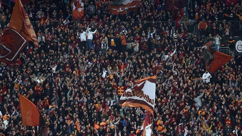 Galatasaray-Rizespor maçına damga vurdu! Tarihe geçti, yine yaptı yapacağını! Domenec Torrent'ten flaş hamle! Hakemin kararı sonrası Mostafa Mohamed...