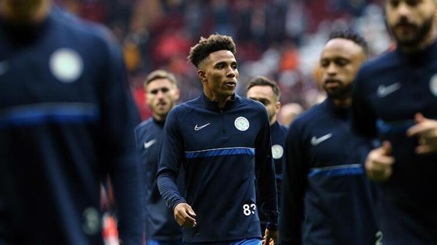Galatasaray-Rizespor maçına damga vurdu! Tarihe geçti, yine yaptı yapacağını! Domenec Torrent'ten flaş hamle! Hakemin kararı sonrası Mostafa Mohamed...