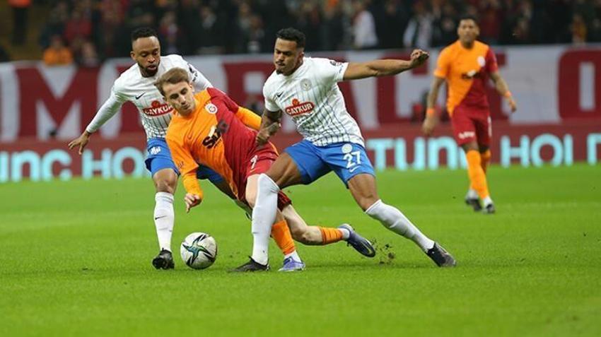 Galatasaray-Rizespor maçına damga vurdu! Tarihe geçti, yine yaptı yapacağını! Domenec Torrent'ten flaş hamle! Hakemin kararı sonrası Mostafa Mohamed...
