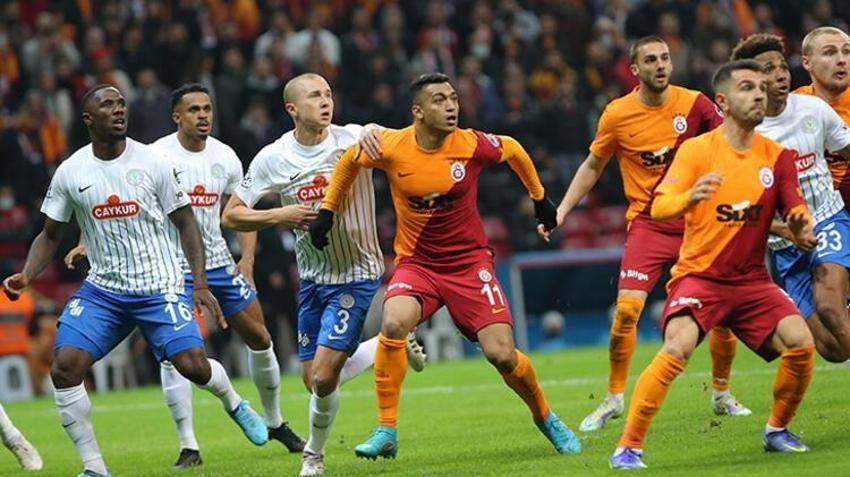 Galatasaray-Rizespor maçına damga vurdu! Tarihe geçti, yine yaptı yapacağını! Domenec Torrent'ten flaş hamle! Hakemin kararı sonrası Mostafa Mohamed...