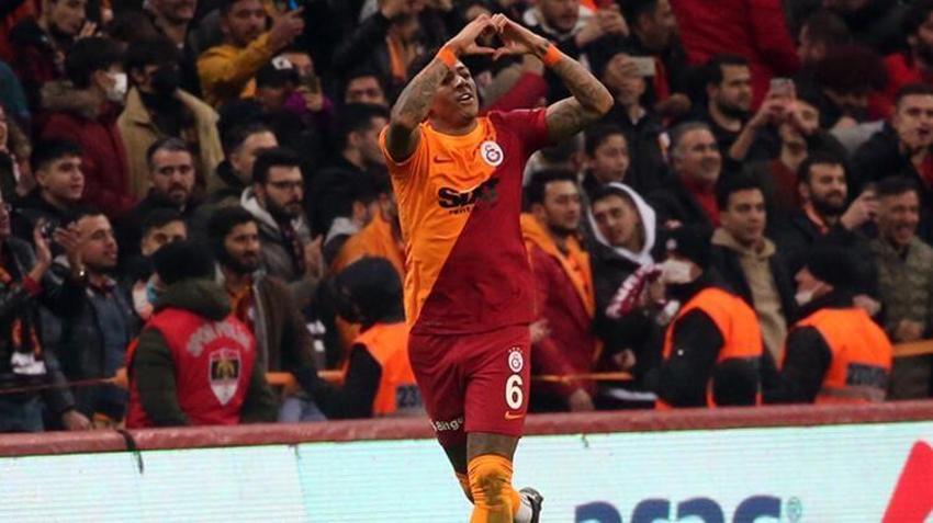 Eski takım arkadaşına saldırdı maçtan sonra sosyal medya paylaşımı olay yarattı!